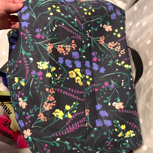 VS PINK Dogs & VS Weekender Bag - Picture 6 of 7